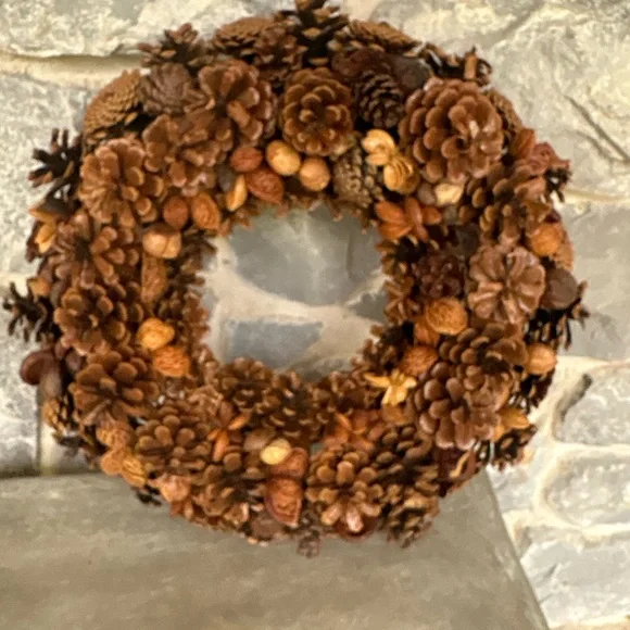 Natural Pinecone Holiday Wreath - Picture 4 of 8